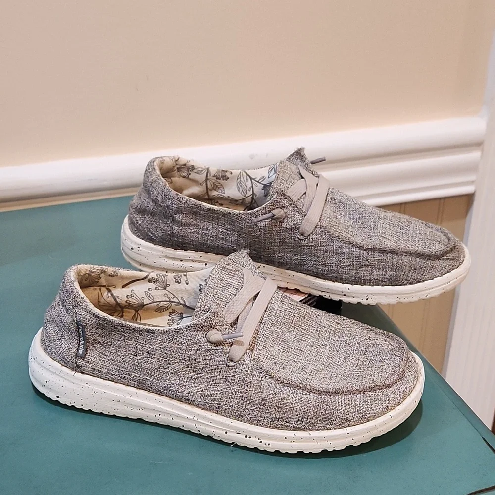 Hey Dude Wendy Linen loafers women's size 6